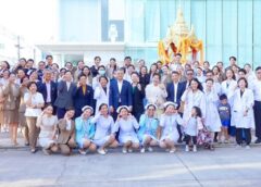 ชลบุรี-นพ.ภราดร กุลเกลี้ยง ผู้อำนวยการ รพ.สมิติเวชชลบุรี และ รพ.สมิติเวชศรีราชาทำบุญตักบาตร เพื่อความเป็นสิริมงคลเนื่องในโอกาสปีใหม่ ๒๕๖๙