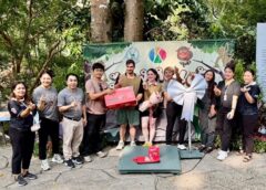 รักล้นบ่อ! คู่รักชาวอิตาลีบินลัดฟ้าเซอร์ไพรส์ขอแต่งงาน หน้าส่วนแสดง “หมูเด้ง” ซุปตาร์ฮิปโปแคระแห่งเขาเขียว