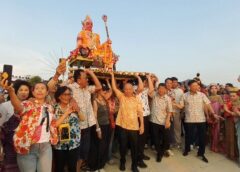 เทศบาลตำบลบางพระ แห่องค์พญายม ประเพณีหนึ่งเดียวในโลก ก่อนนำไปลอยทะเลเพื่อปล่อยทุกข์ปล่อยโศก