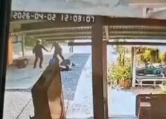 ชลบุรี-เปิดภาพวงจรปิด กลุ่มคู่อริ ยกพวกรุมทำร้ายร่างกาย หัวหน้างานได้รับบาดเจ็บ