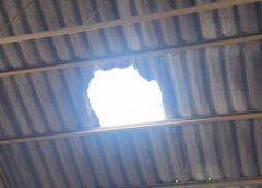 คนงานกัมพูชาพลาดตกหลังคาโกดัง สูง 10 เมตร ร่วงกระแทกพื้นเสียชีวิต ตำรวจเร่งสอบหาสาเหตุ