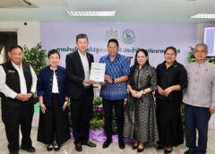 ประธานบอร์ดสวนสัตว์ฯ ส่งมอบโล่รางวัลระดับโลก “Trip.Best 2026” แก่สวนสัตว์เปิดเขาเขียว ตอกย้ำแลนด์มาร์คท่องเที่ยวเบอร์หนึ่ง